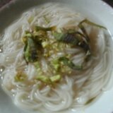 ヨモギ汁のそうめん